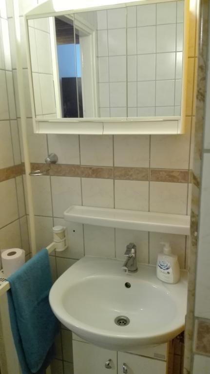 West * Budapešť