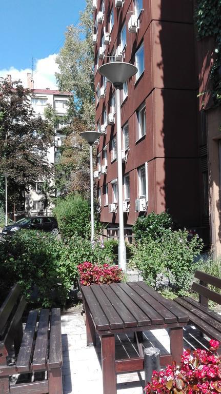 West * Budapešť